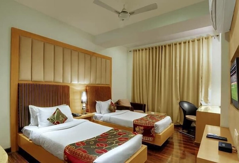 فندق Balaji Central