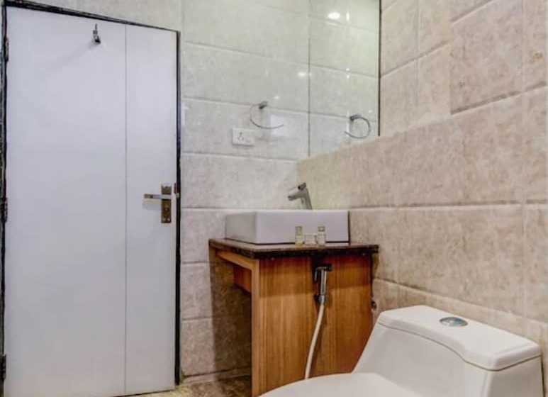 فندق Balaji Central