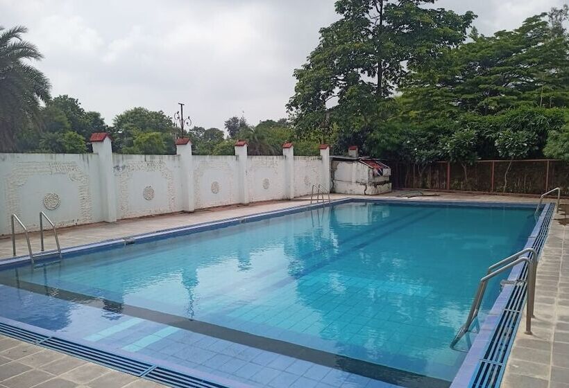 فندق Balaji Central