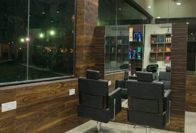 فندق Balaji Central