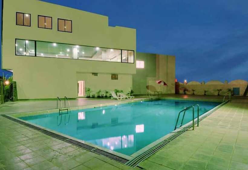 فندق Balaji Central