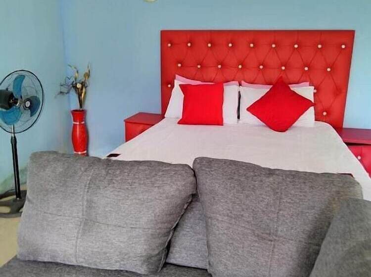 Otel Moholoholo Lodge