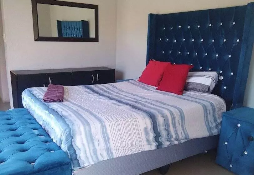 Hotelli Moholoholo Lodge