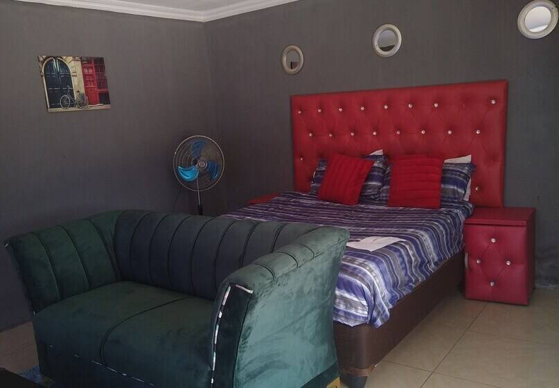 Otel Moholoholo Lodge