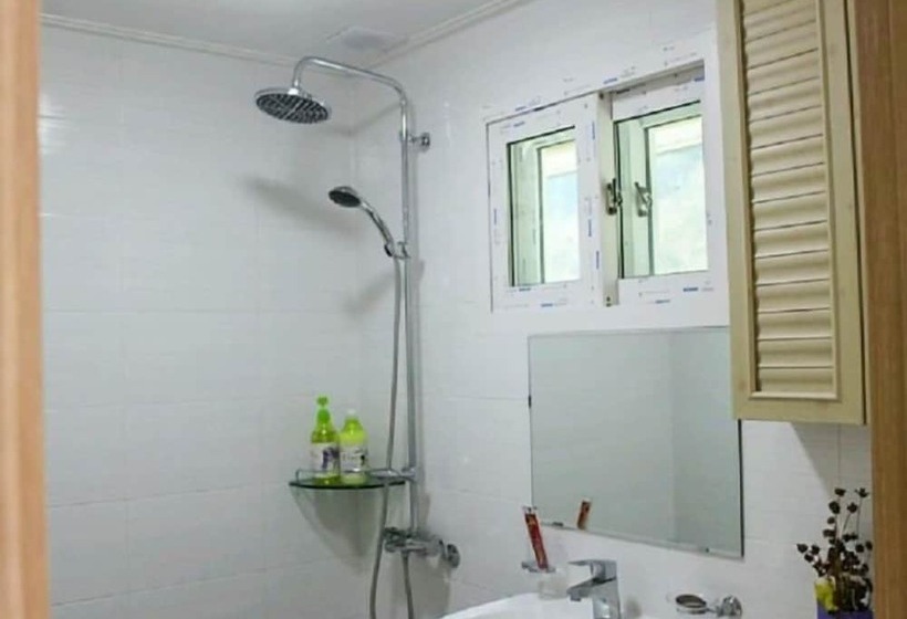 Kkeomeokdari Pension