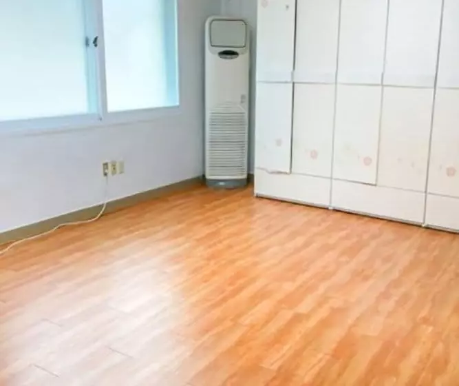 Kkeomeokdari Pension