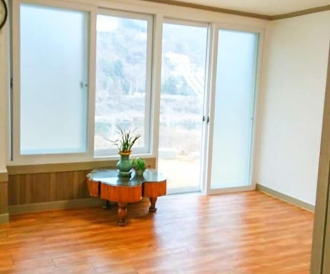 Kkeomeokdari Pension