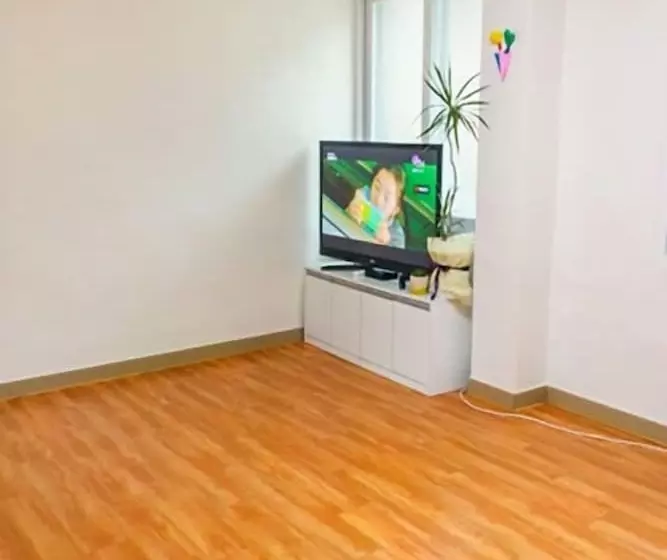 Kkeomeokdari Pension