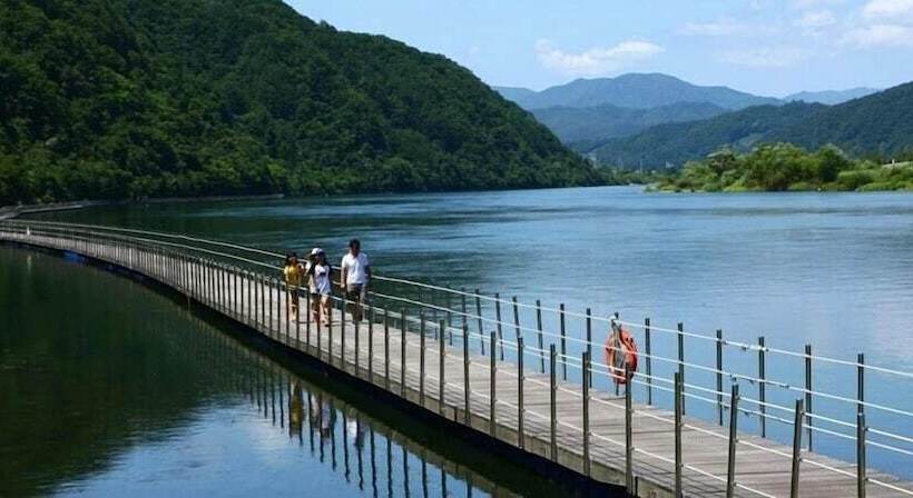 Kkeomeokdari Pension