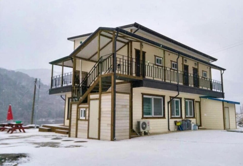 Kkeomeokdari Pension