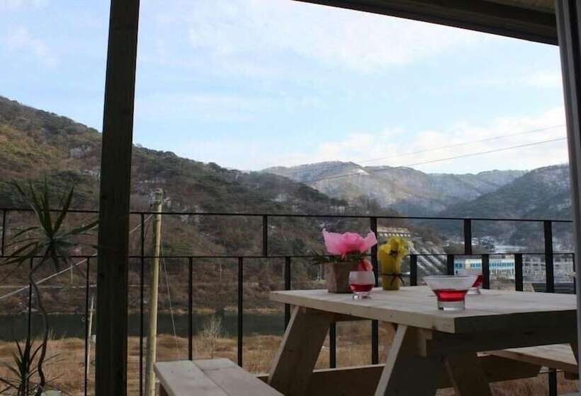 Kkeomeokdari Pension