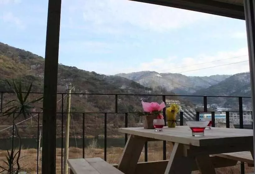 Kkeomeokdari Pension