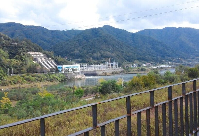 Kkeomeokdari Pension