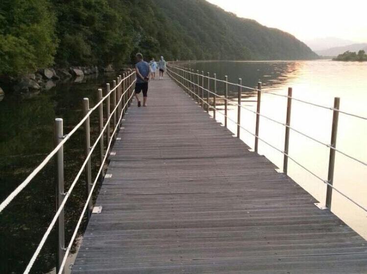 Kkeomeokdari Pension