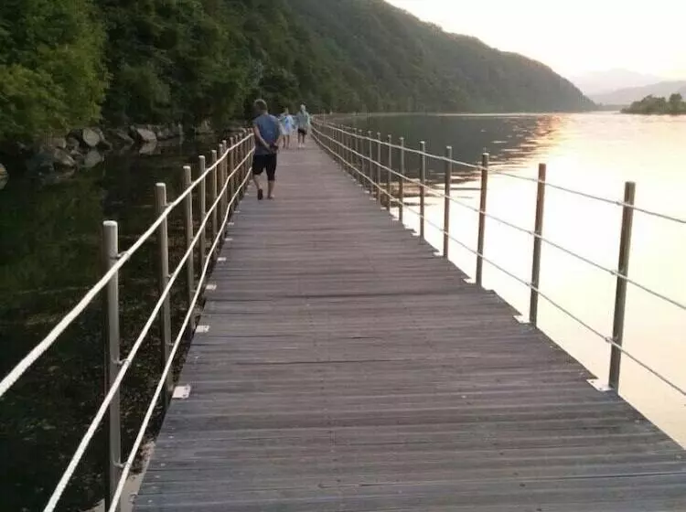 Kkeomeokdari Pension