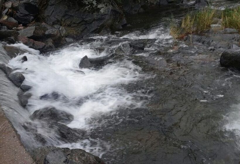 Kkeomeokdari Pension