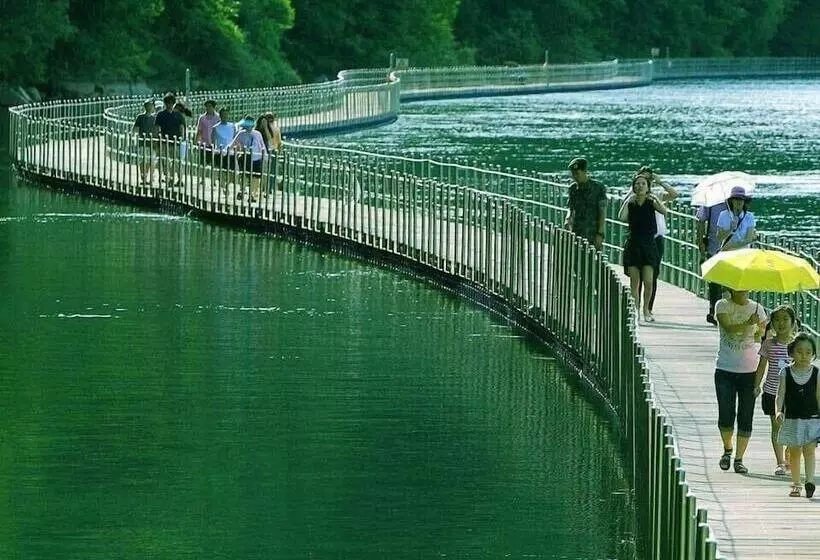 Kkeomeokdari Pension