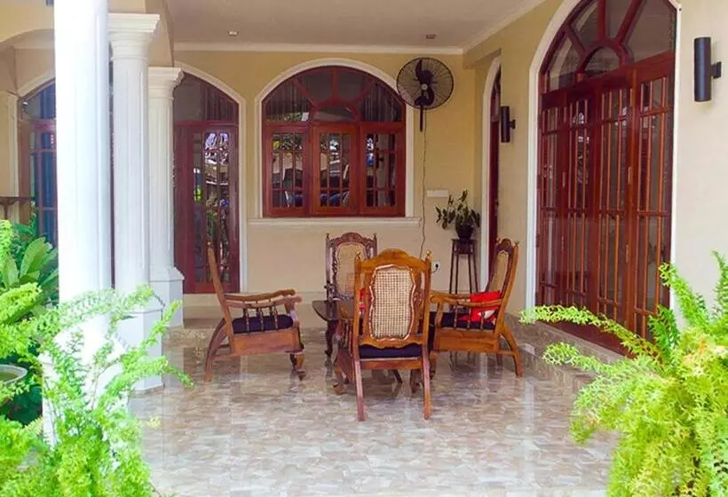 پانسیون Angel Inn Guest House