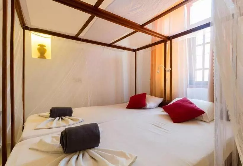 پانسیون Angel Inn Guest House