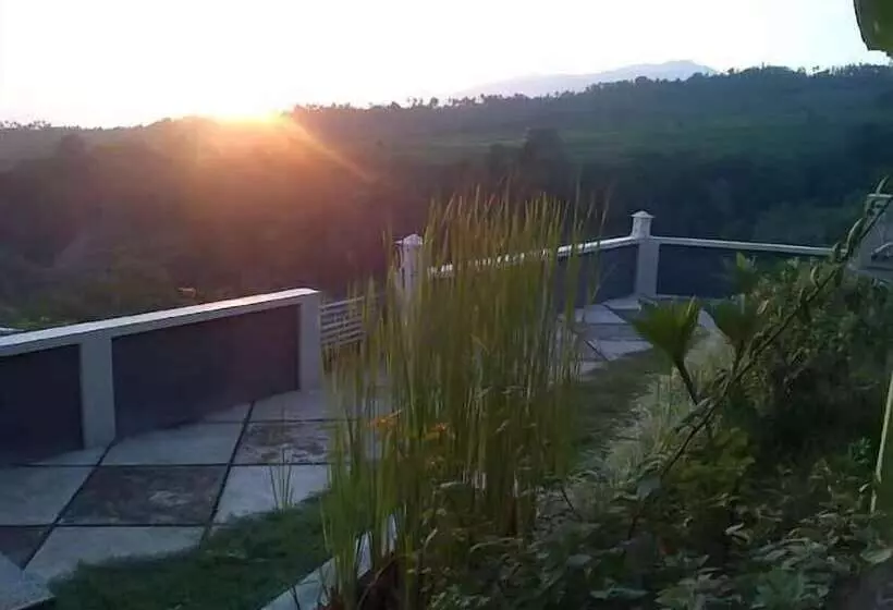 ペンション Senaru Lodge