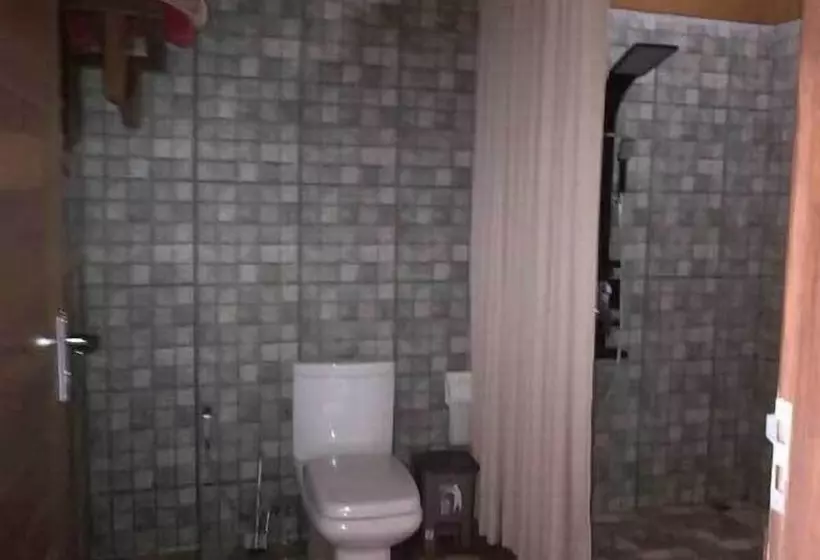 ペンション Senaru Lodge