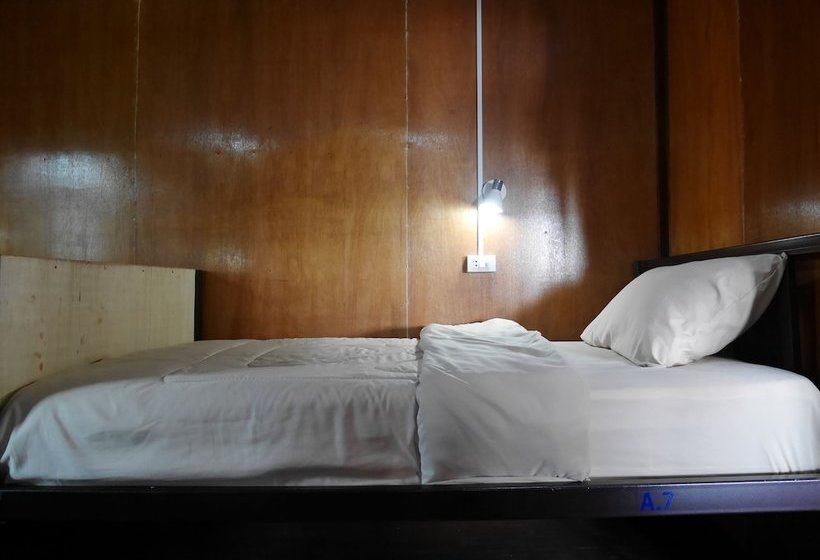 At Pier Hostel Lanta