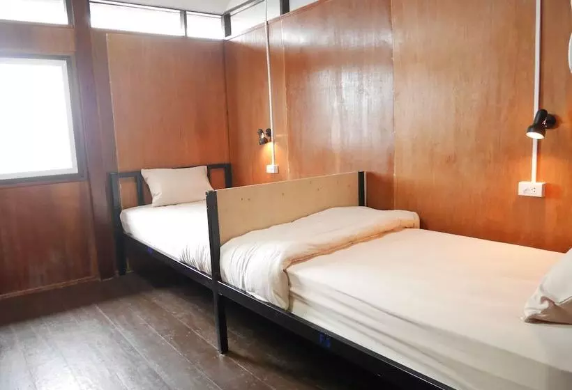 At Pier Hostel Lanta