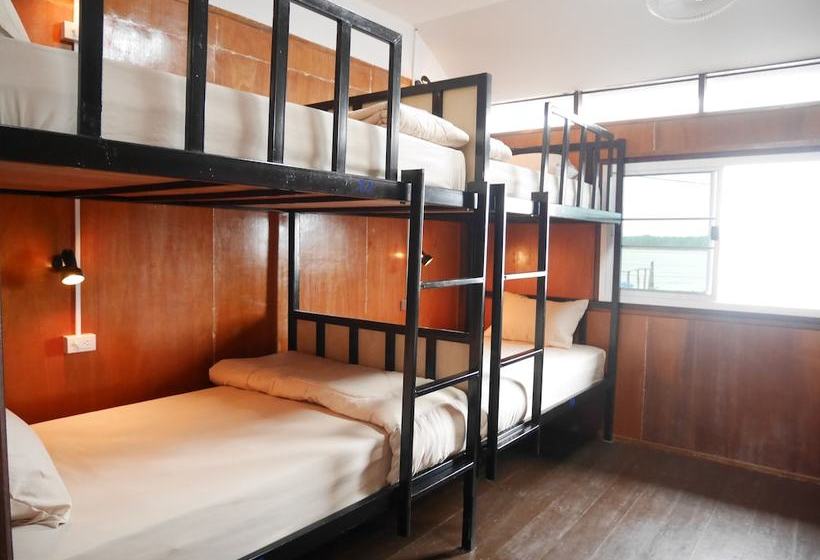 At Pier Hostel Lanta