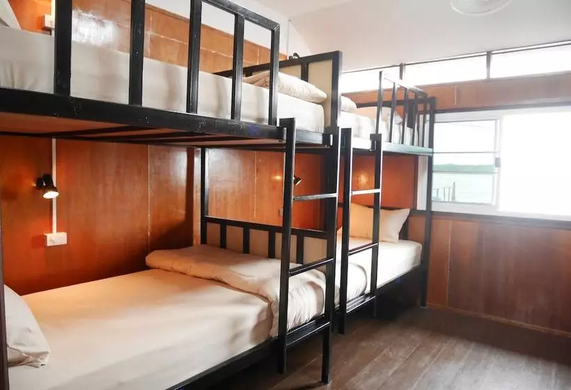 At Pier Hostel Lanta