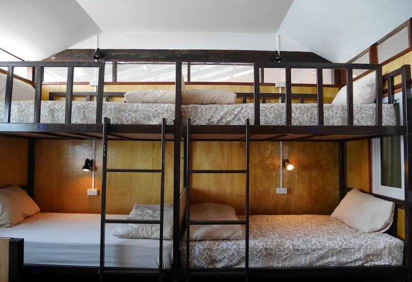 At Pier Hostel Lanta