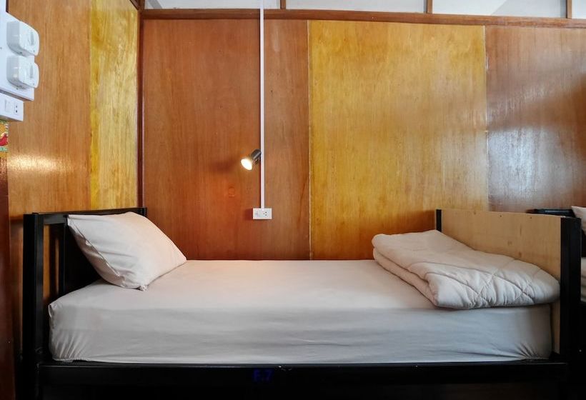 At Pier Hostel Lanta