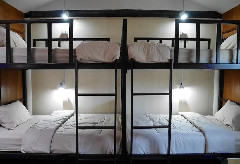 At Pier Hostel Lanta