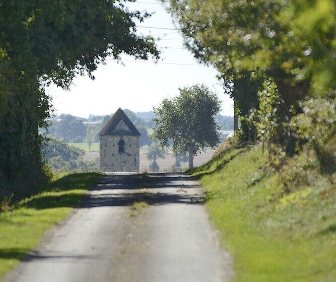 مبيت وإفطار Domaine De La Cour