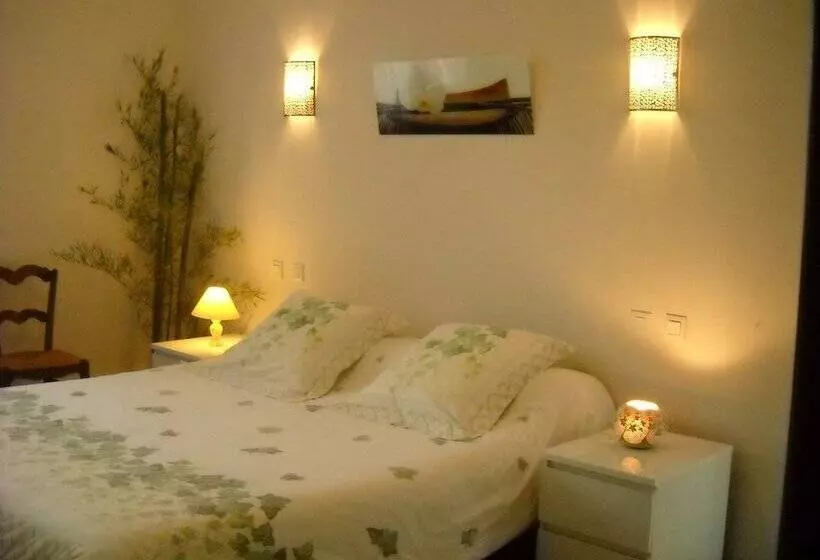 ベッドアンドブレックファースト Domaine De La Cour