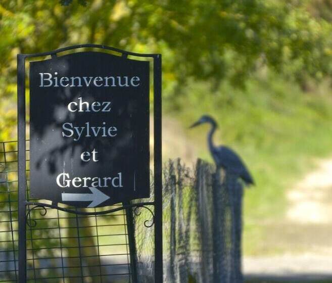 مبيت وإفطار Domaine De La Cour