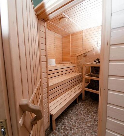 مسافرخانه Aristokrat