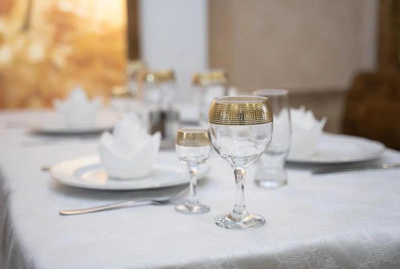 مسافرخانه Aristokrat