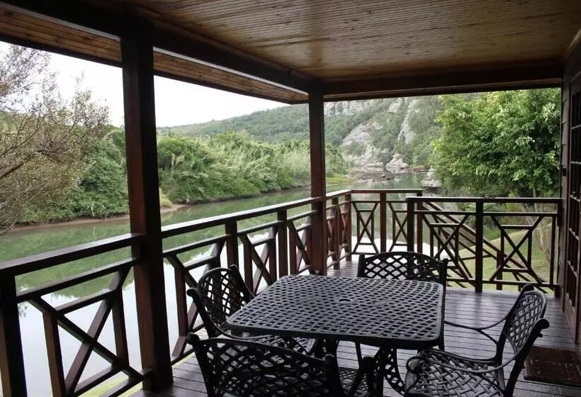 Hotelli Areena Riverside Resort