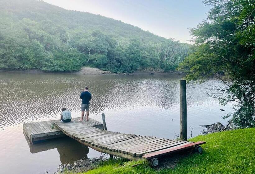 호텔 Areena Riverside Resort