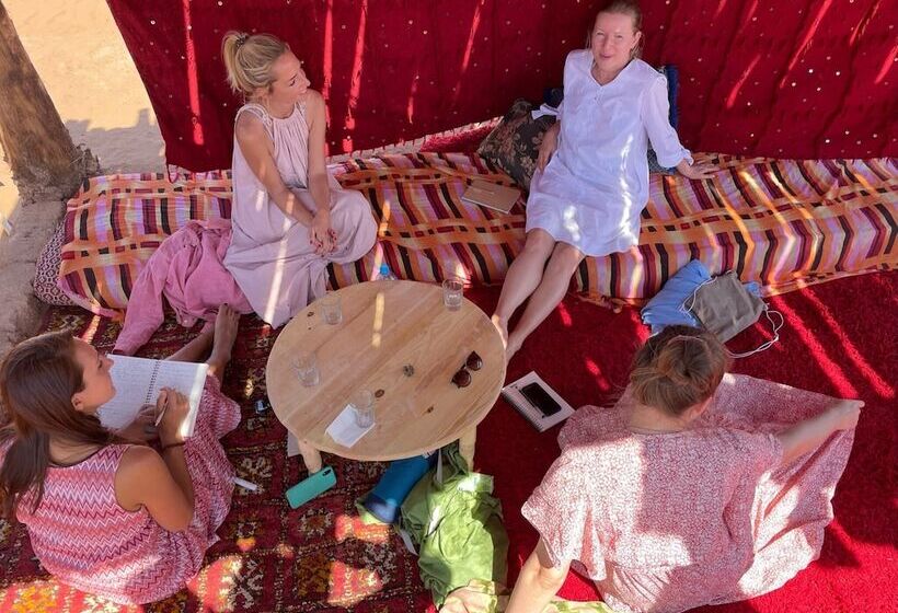 Отель Bivouac Les Nomades