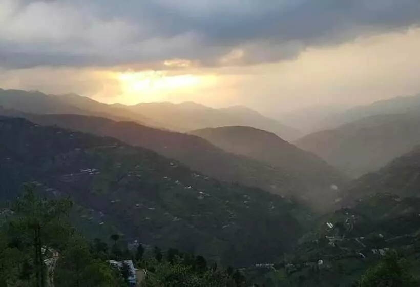 ホテル Kvr Clarks Inn, Kufri