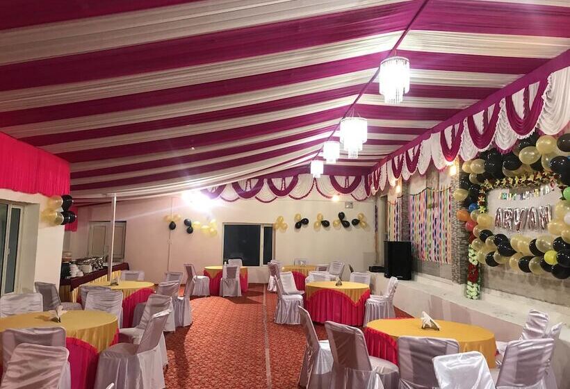 Hotel Kvr Clarks Inn, Kufri