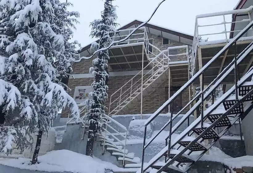 ホテル Kvr Clarks Inn, Kufri