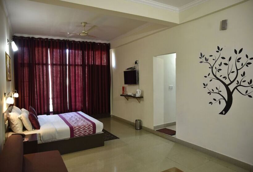 בית מלון כפרי Neovedic Resort By Oyo Rooms