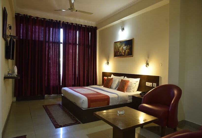 בית מלון כפרי Neovedic Resort By Oyo Rooms