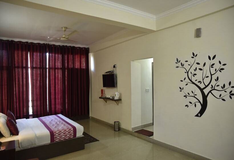 בית מלון כפרי Neovedic Resort By Oyo Rooms