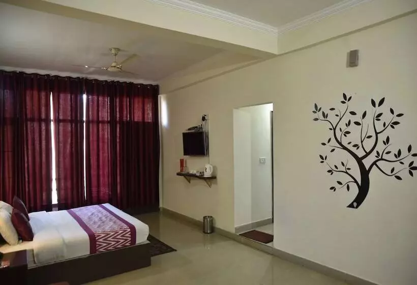 هتل Neovedic Resort By Oyo Rooms