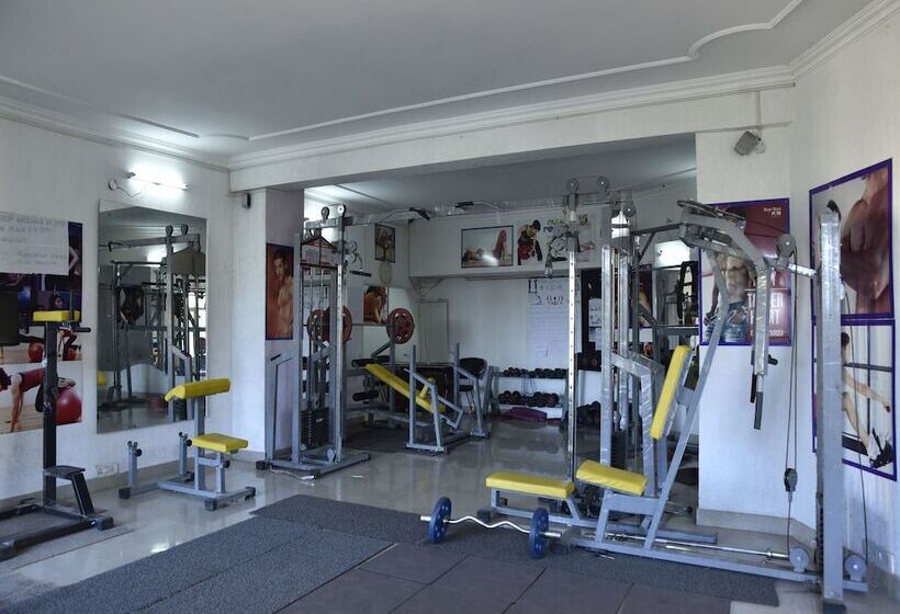 בית מלון כפרי Neovedic Resort By Oyo Rooms