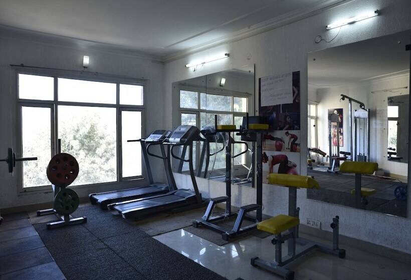 בית מלון כפרי Neovedic Resort By Oyo Rooms