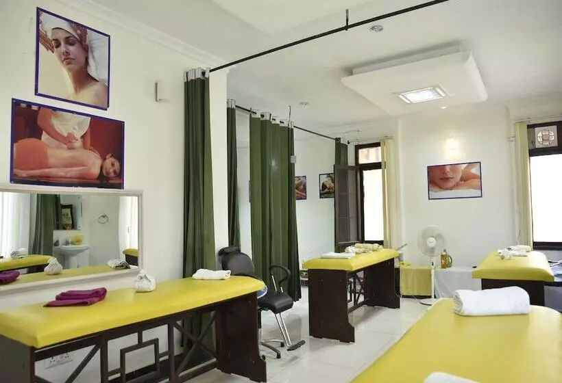 هتل Neovedic Resort By Oyo Rooms